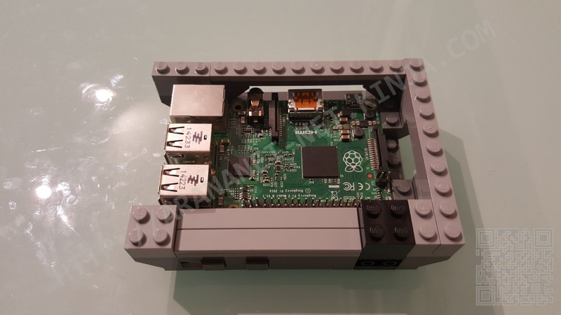 Illustration for article titled NesPI - La caja para la Raspberry PI 2 con forma de Nintendo Nes hecha con piezas de LEGO